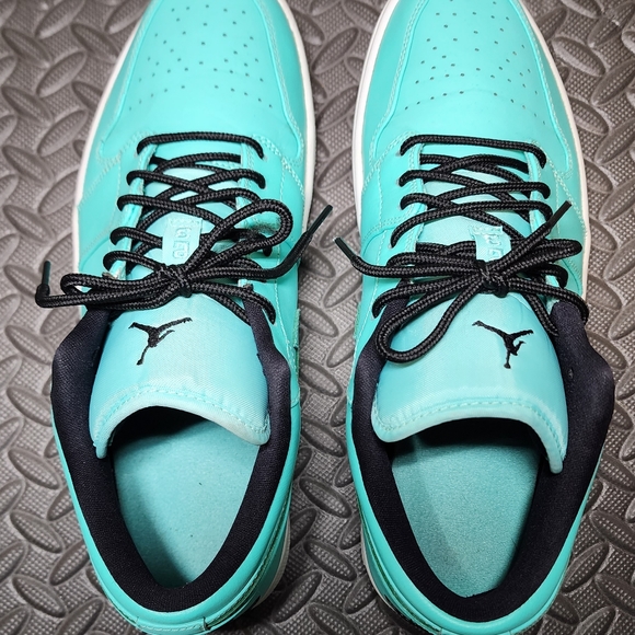 Jordan 1 Retro Low Hyper Turquoise Authentic Collectible - Picture 5 of 10